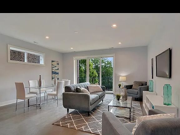 4th image of 3340 N Lawndale Ave #2S