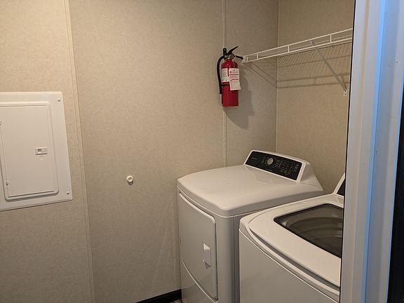 5th image of 321 Kennedy Ct #321