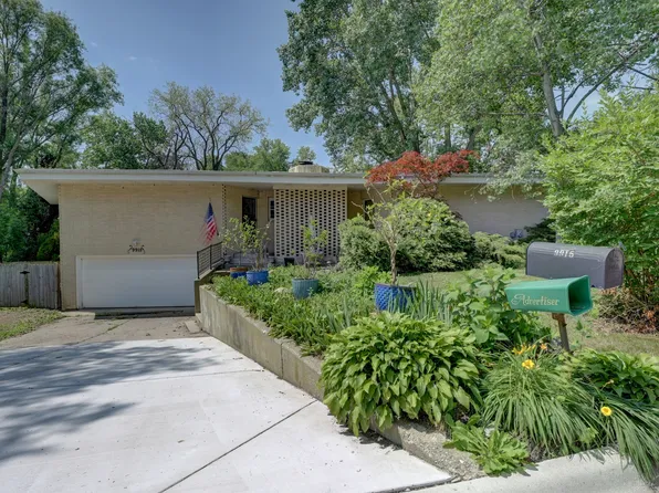 9915 W Paxton Dr, Beach Park, IL 60099