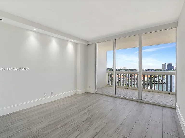 1000 Island Blvd #707 — Photo 40