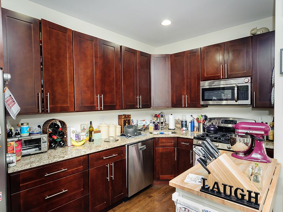 1st image of 1834 W Wabansia Ave APT 1R