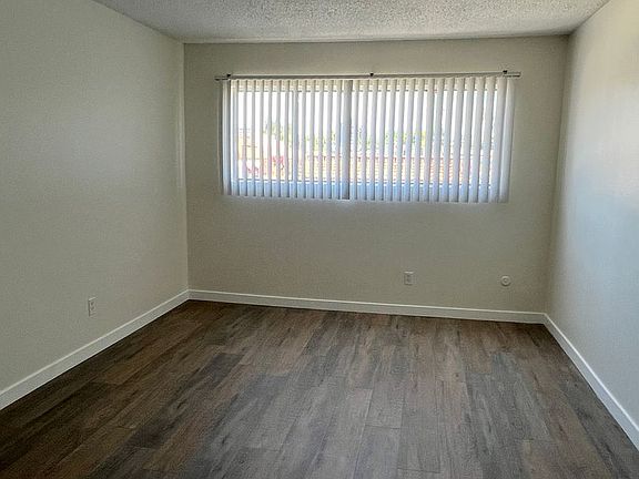 5th image of 18521 Prairie St APT 204