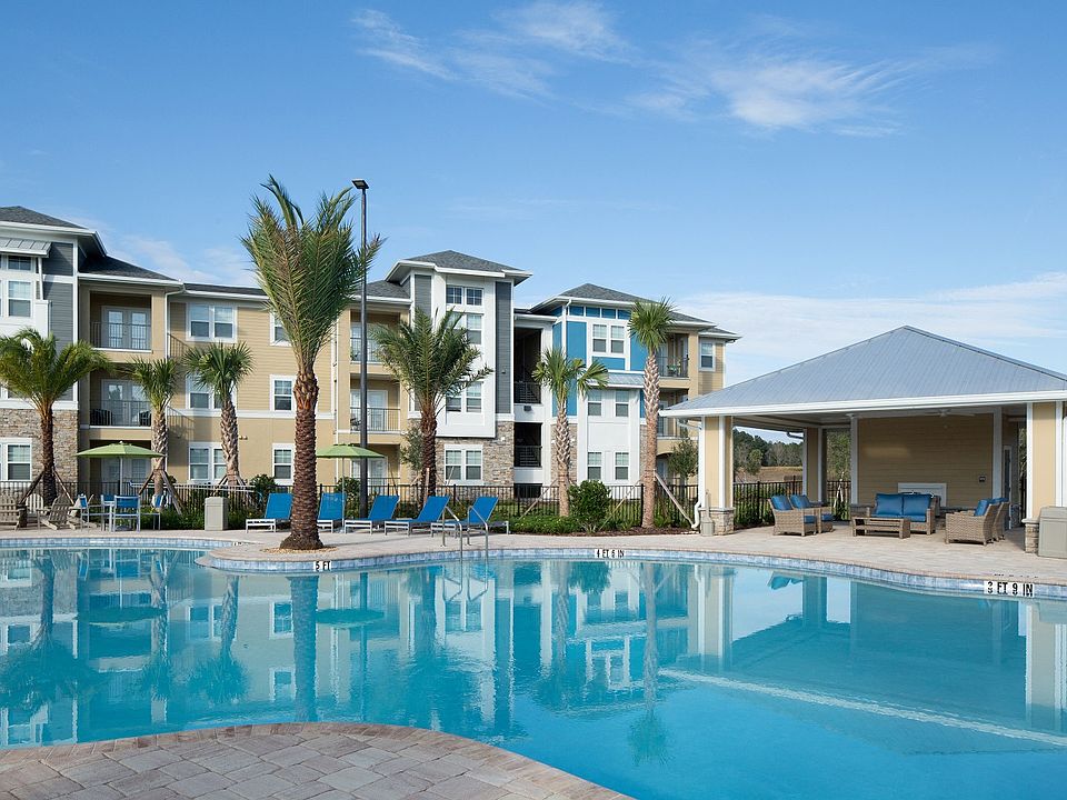 The Oaks at Southlake Commons Luxury Apartments