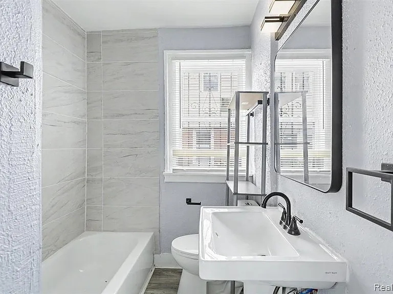 5217 Lakeview St — Photo 8