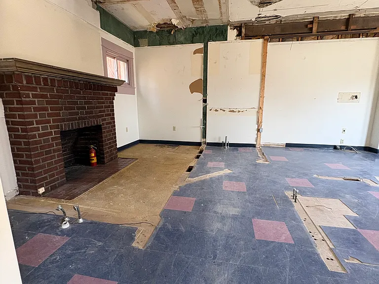 601 W Main St #1 — Photo 3
