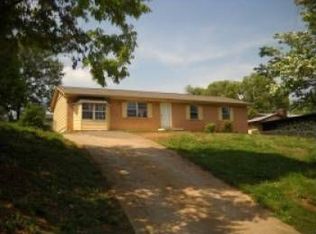 407 Cherokee Heights Dr, Maryville, TN 37801