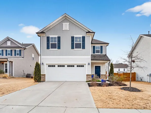 2212 Fairway Green Dr, Fuquay Varina, NC 27526