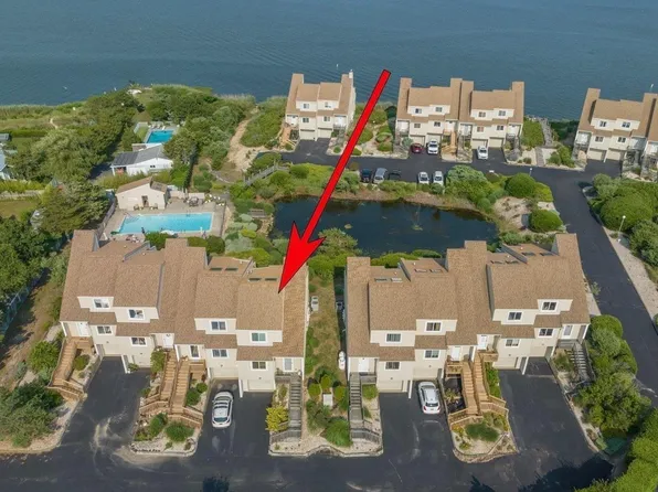 19 Water's Edge #19, Shirley, NY 11967