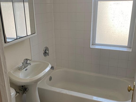 3rd image of 3415 N Seminary Ave #8kfmufzng
