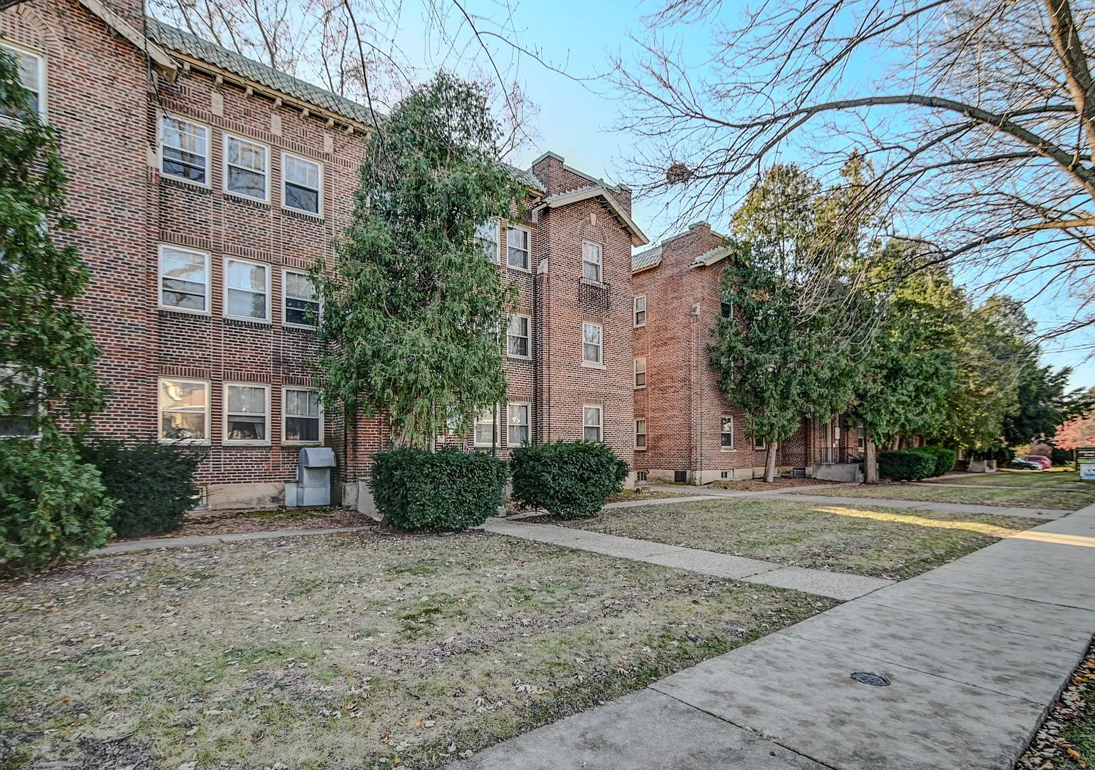 Arboretum Arms Apartments — Photo 2