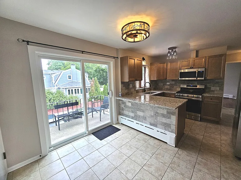 2 N Broadway Ave #2E — Photo 3