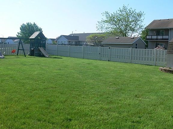 Spacious Back Yard