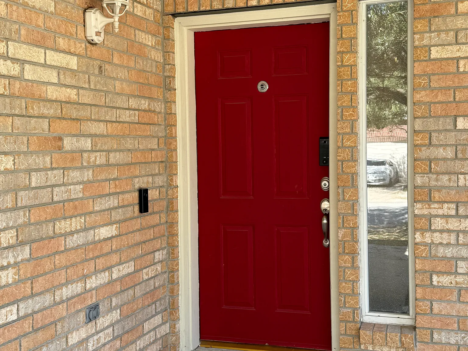 3 bed, 2.5 bath, 1768 sqft, $2,300 — Photo 3
