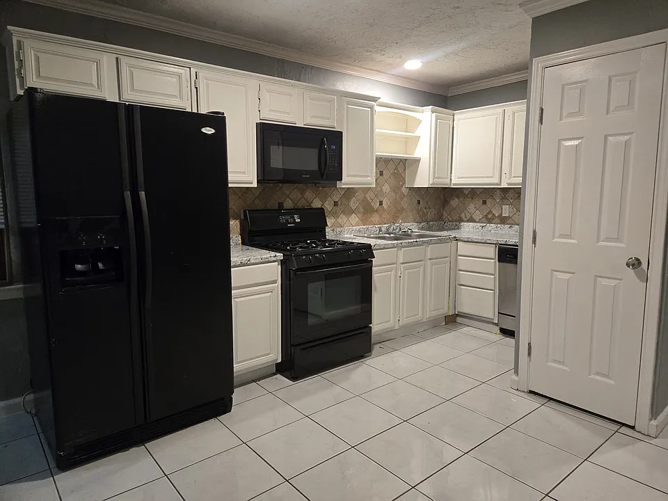 1717 Magnolia Dr