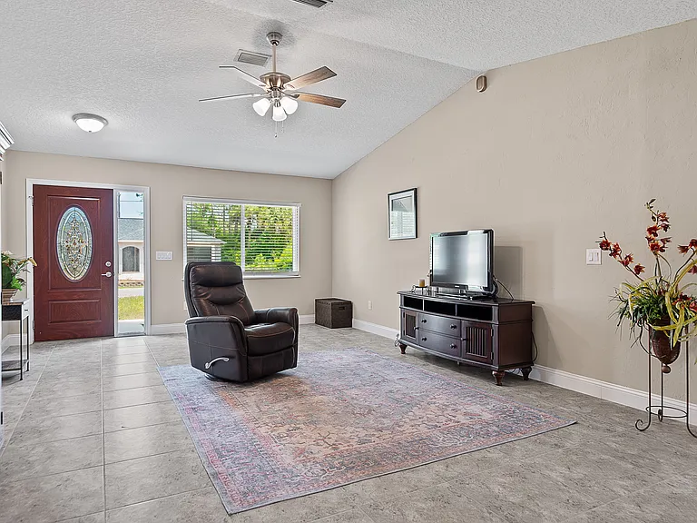 32 Pine Crest Ln — Photo 5