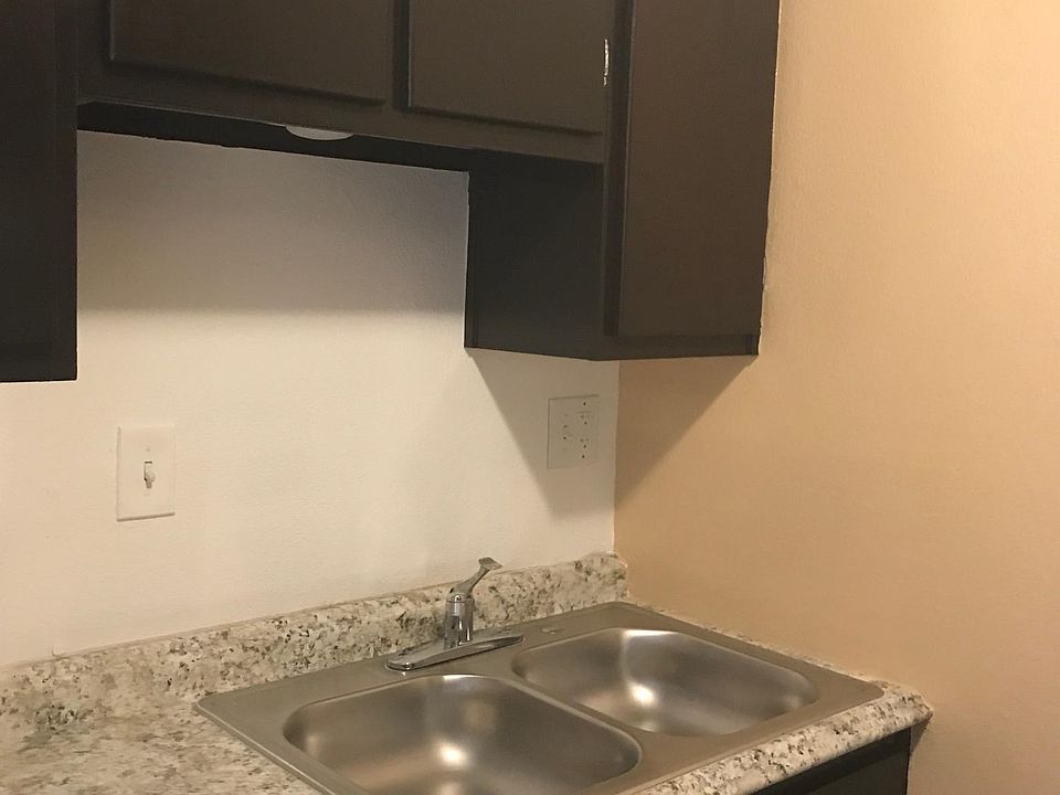 2nd image of 1016 E Carey Ave