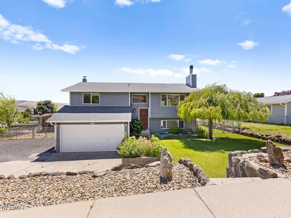 210 W Goodlander Rd, Selah, WA 98942