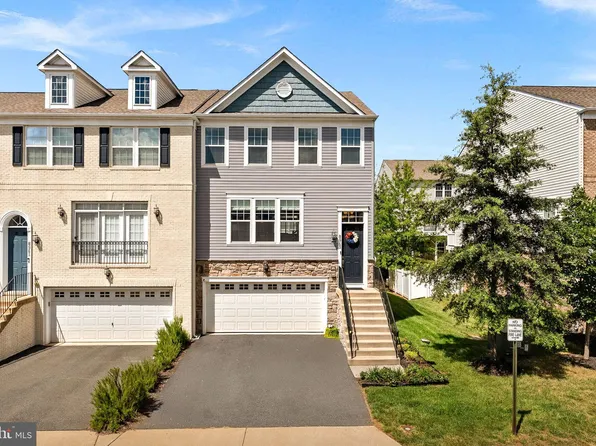 8943 Englewood Farms Dr, Manassas, VA 20112