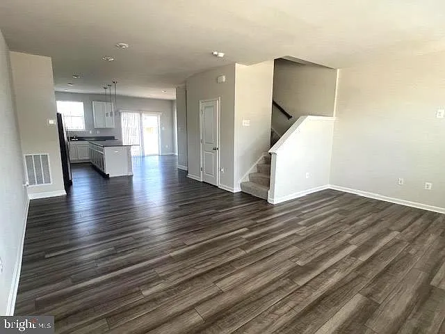 98 Extrovert Dr — Photo 10