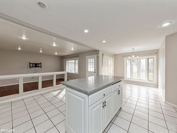 3rd image of 607 Oriole Dr