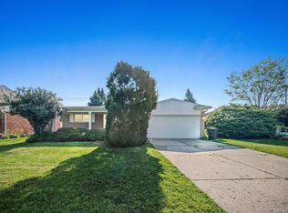 34294 Greentrees Rd, Sterling Heights, MI 48312