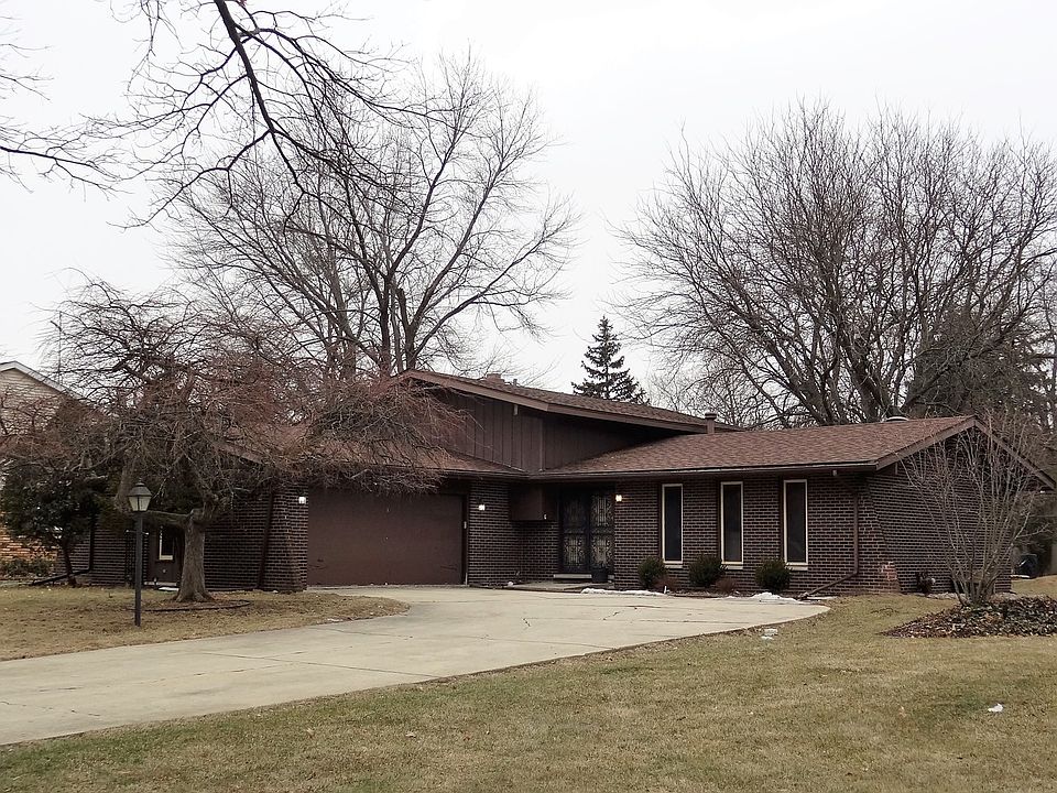 1st image of 411 Meadow Wood Dr