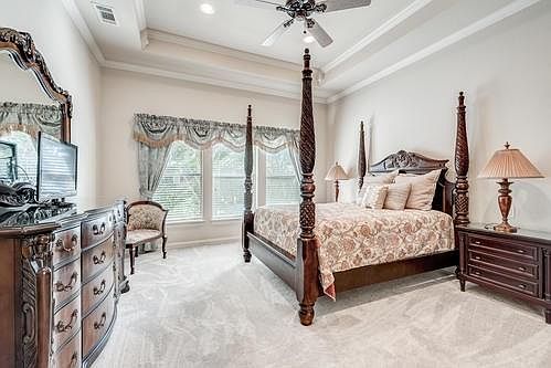 1st image of 218 La Fontaine Ln