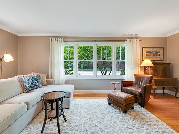 4th image of 606 W Park St
