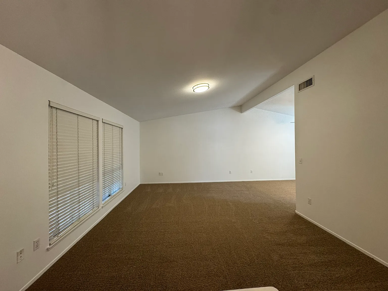 4 bed, 2181 sqft, $2,800 — Photo 2
