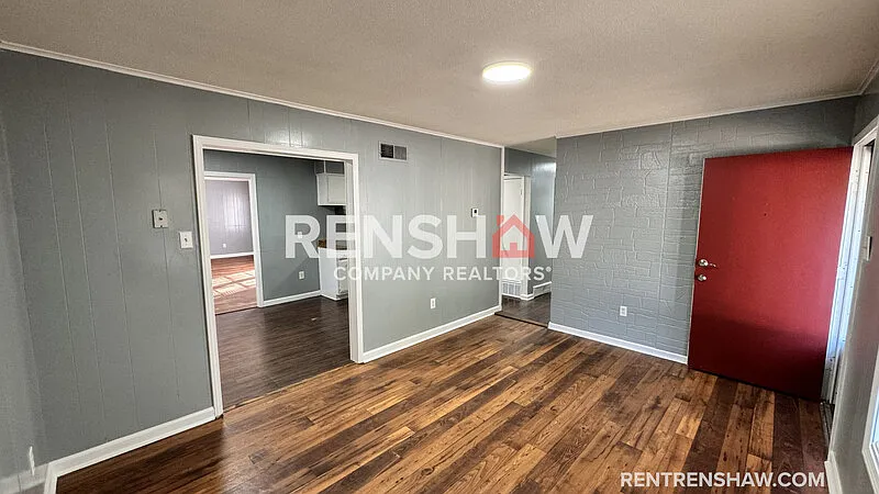 3 bed, 1.0 bath, 1317 sqft, $1,050 — Photo 3