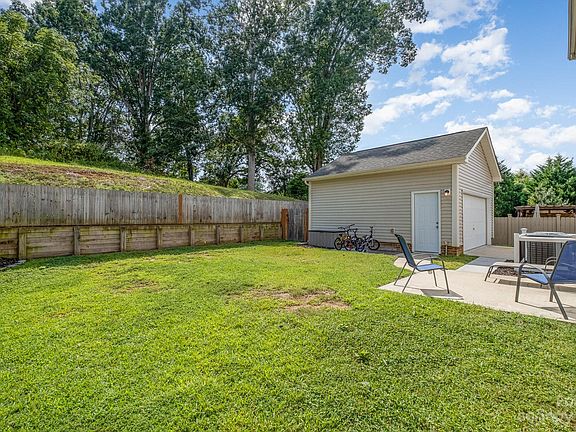 3rd image of 8236 Dumphries Dr