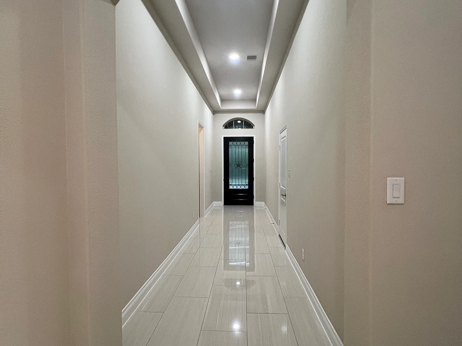 4 bed, 2529 sqft, $3,200 — Photo 4
