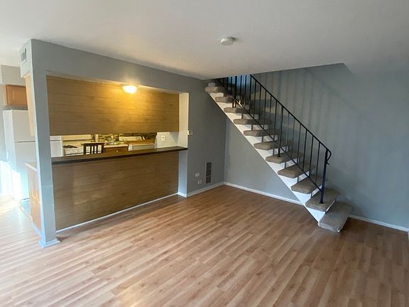 5th image of 1372 Cove Dr #B