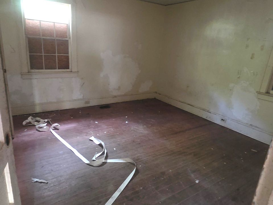 2nd image of 437 E Charlotte Ave