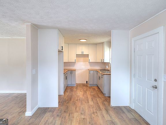 5th image of 21 Duke Cir