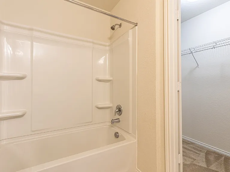 10203 Reyes Hts — Photo 22