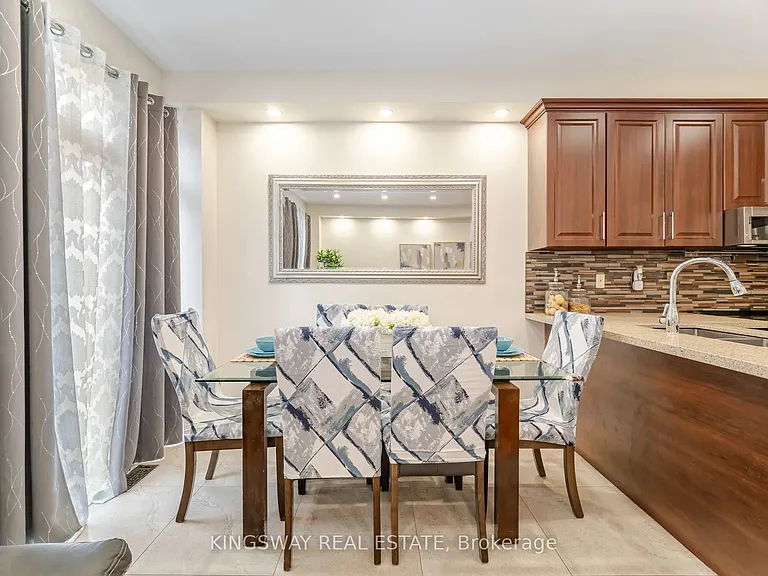 803 Khan Cres — Photo 17