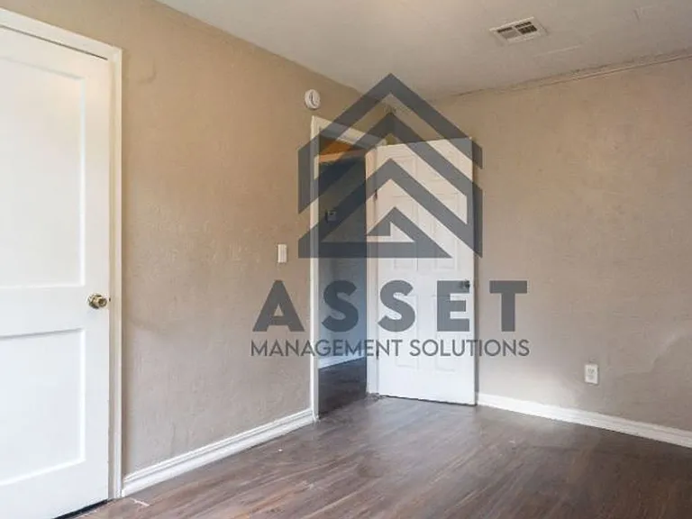316 E Harmon Dr — Photo 13