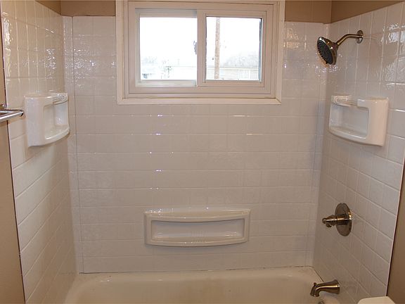 4th image of 439 Southgate Dr