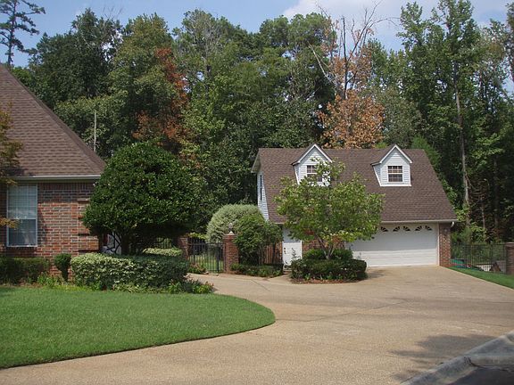 2nd image of 9 Knotty Pine Pl