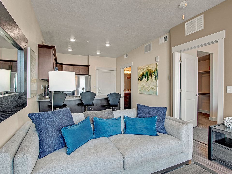 velo on the boulevard