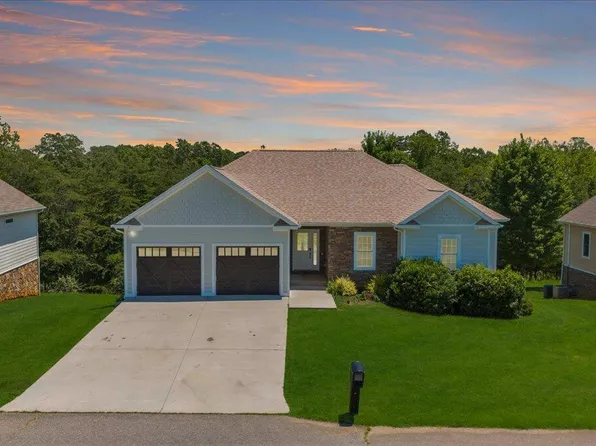 1077 Barrow Hills Dr, Huddleston, VA 24104