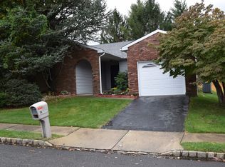 28 Murray Hill Ter, Marlboro, NJ 07746
