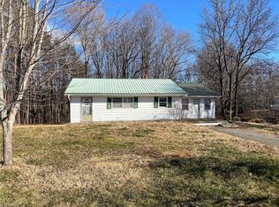 1045 Maeola Ln, Pinnacle, NC 27043