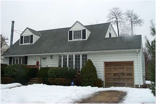 2nd image of 2206 Hallock St