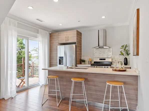 24 Lemon St Unit 2, Salem, MA 01970