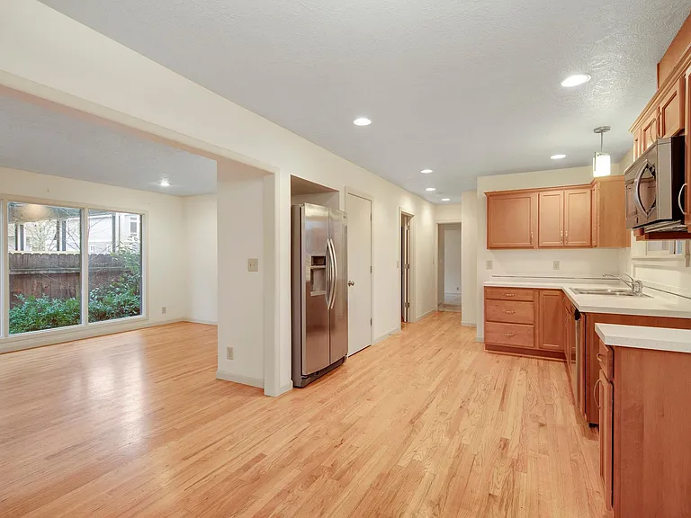 6011 SE Insley St — Photo 3