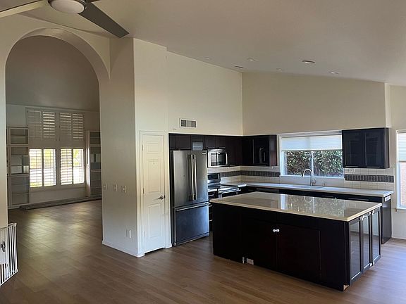4th image of 3721 S Hawthorn Dr