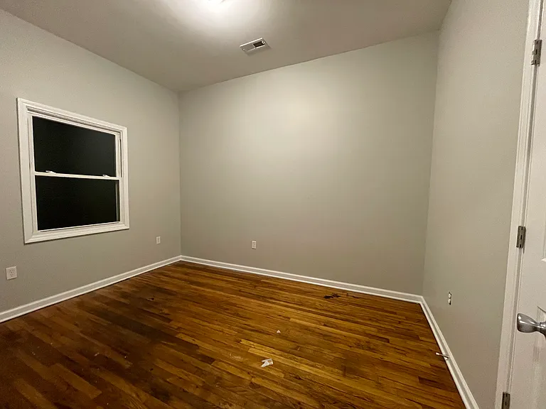 202 N Queen St — Photo 10