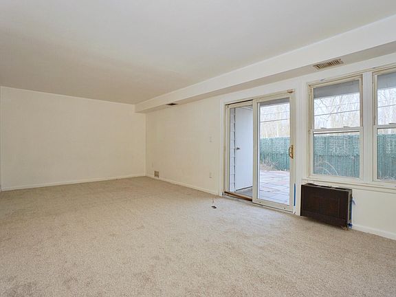 4th image of 333 Hampton Grn #1